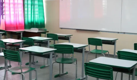 48% dos alunos não terminam ensino fundamental na idade certa