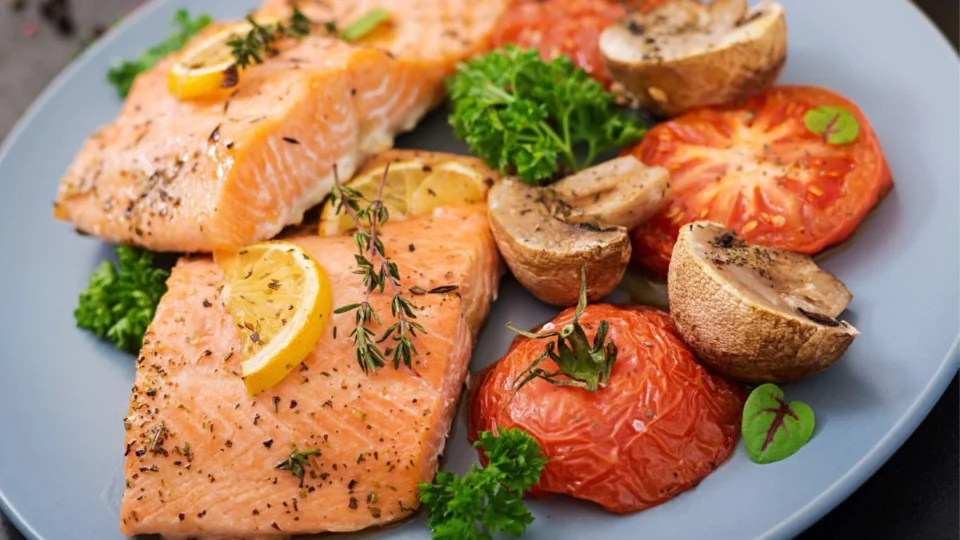 Comer salmão pode reduzir rugas? Conheça os benefícios do peixe