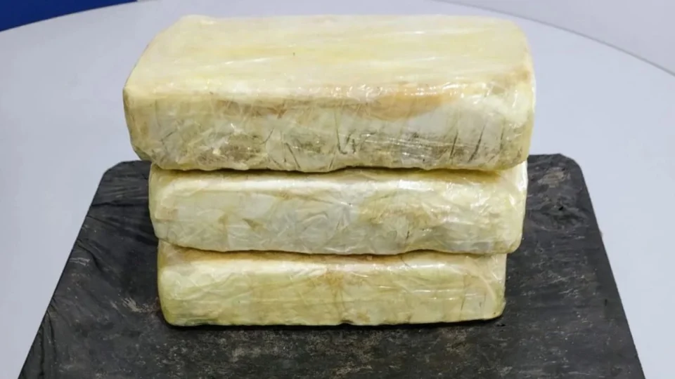 Mulher é presa com 3 kg de cocaína em embarcação no AM