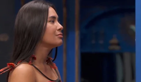 Isabelle é pega de surpresa com mensagem da rival em festival de Parintins