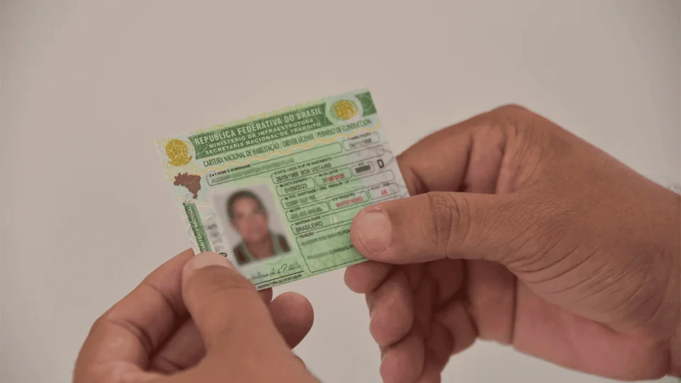 Projeto aumenta limite de pontos na CNH para caminhoneiros; veja o que muda