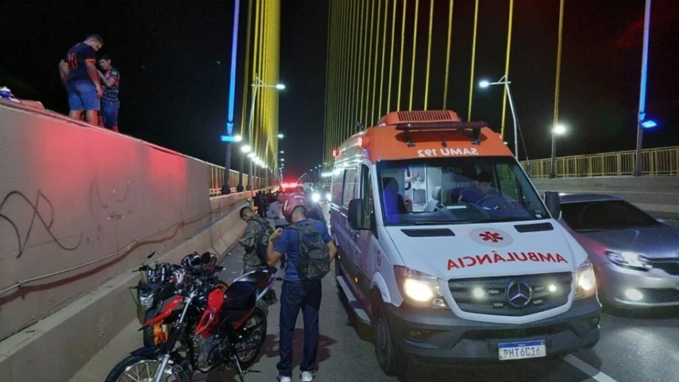 Grave acidente deixa motociclistas feridos na Ponte do Rio Negro