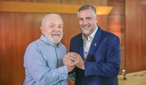 Paulo Pimenta chama ministérios para alinhar comunicação