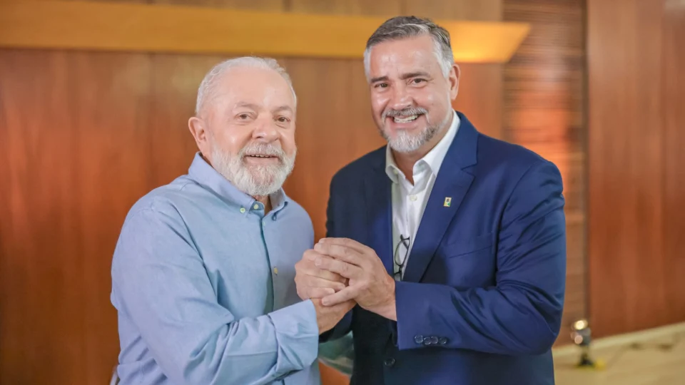 Paulo Pimenta chama ministérios para alinhar comunicação