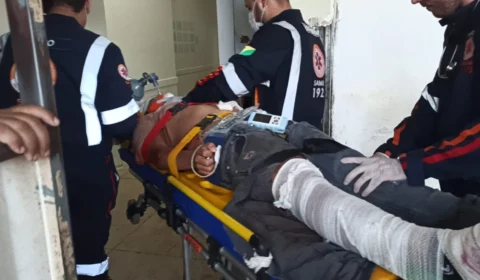 Motociclista fica gravemente ferido após colidir contra carro no Acre