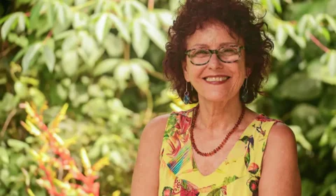 Justiça determina prisão de donos de cães que atacaram escritora