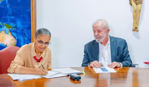 Lula lança programa de redução do desmatamento e incêndios na Amazônia