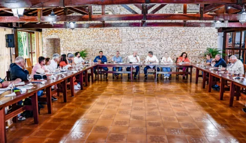 Lula se reúne com sindicatos e representantes de movimentos sociais