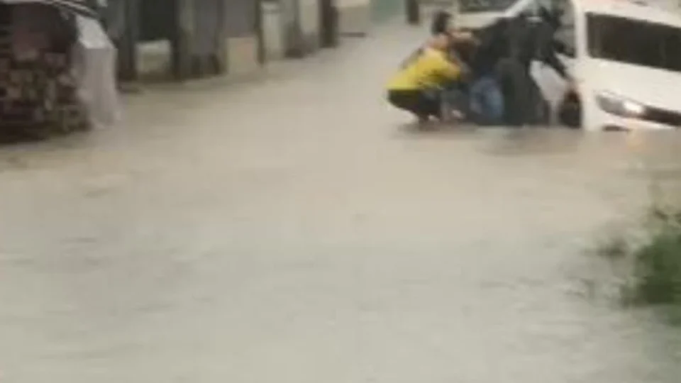 Manaus: Defesa Civil emite alerta de deslizamento  após chuvas; veja o que fazer