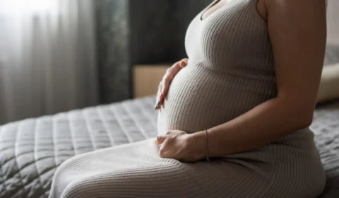 Mulher retorna da licença-maternidade e tem surpresa desagradável no trabalho