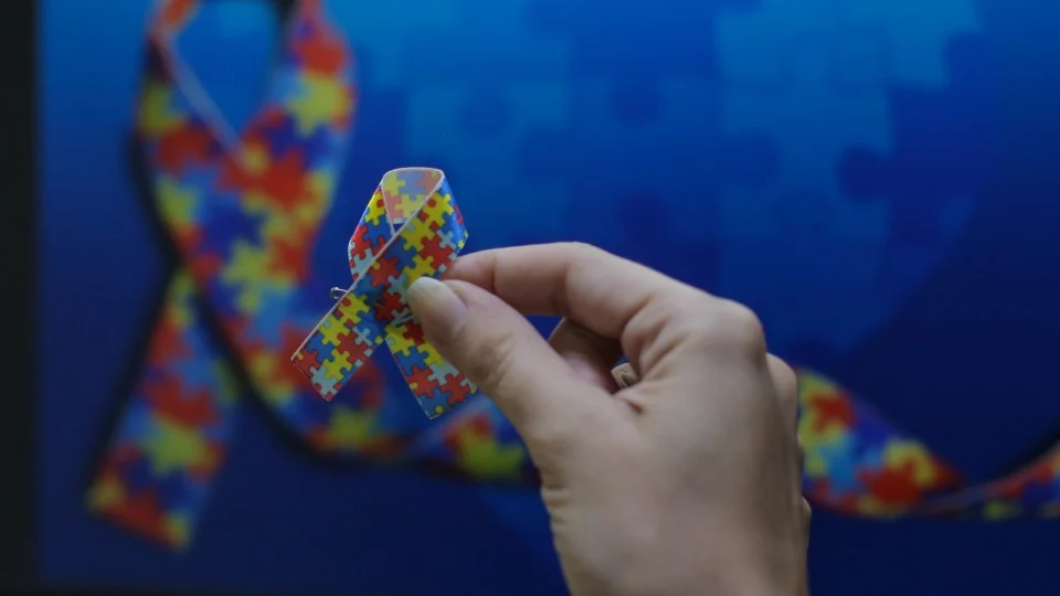 10 frases para enviar no Dia do Orgulho Autista