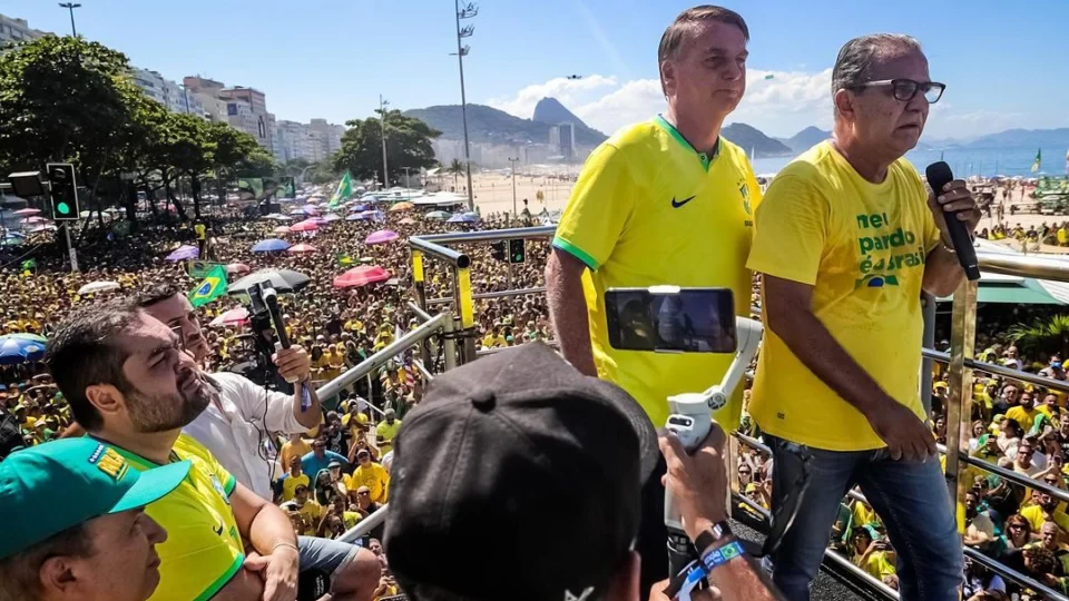 Em ato de Bolsonaro, apoiadores atacam Pacheco e Moraes