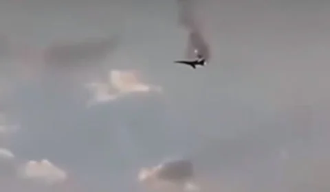 VÍDEO: supersônico russo é bombardeado e gravação flagra queda na Ucrânia