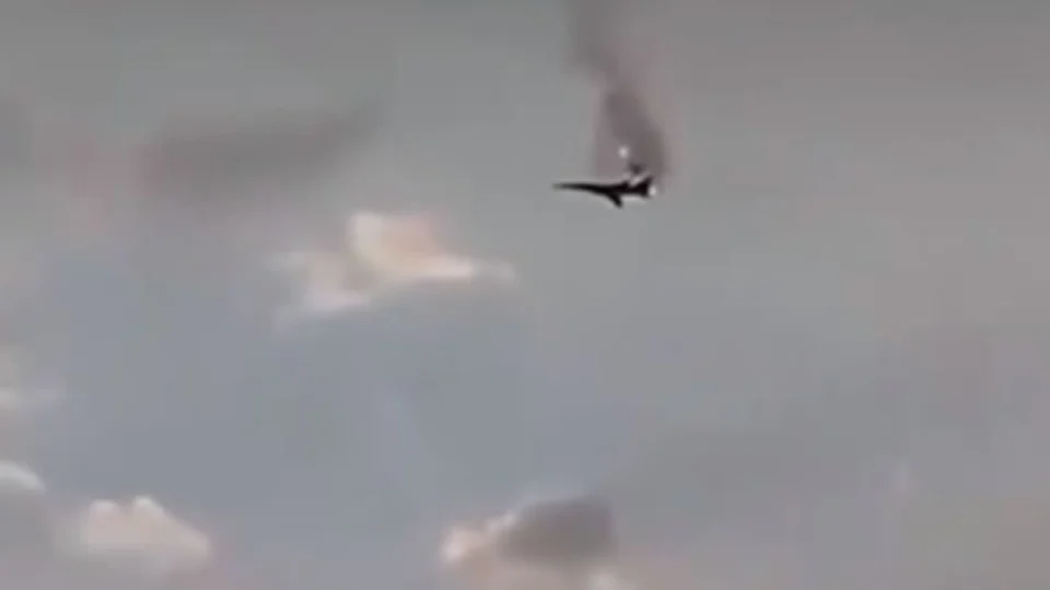 VÍDEO: supersônico russo é bombardeado e gravação flagra queda na Ucrânia