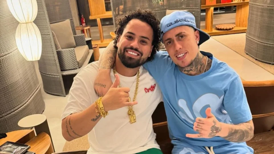 VÍDEO: após “bomba de peido”, influencer se desculpa por cancelarem voo