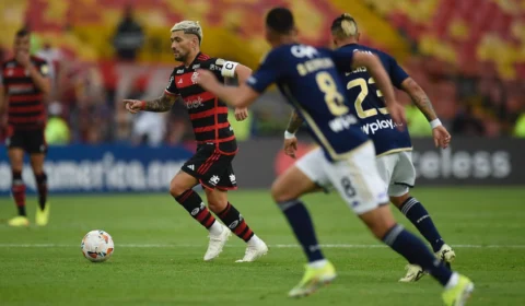 Flamengo empata com Millonarios na estreia da Libertadores