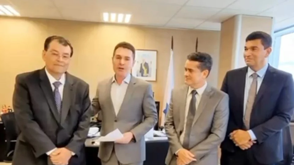 Eduardo Braga garante mais 1.056 casas para vítimas de calamidade em Manaus