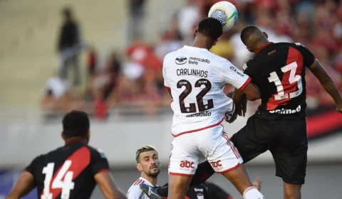 Saiba como foi o primeiro jogo de Carlinhos com a camisa do Flamengo