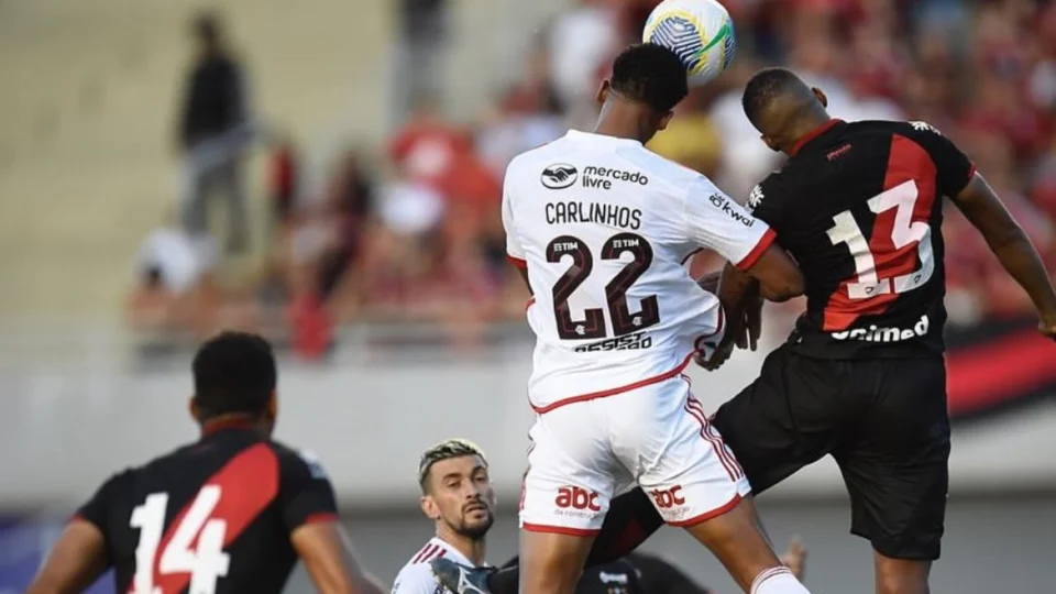 Saiba como foi o primeiro jogo de Carlinhos com a camisa do Flamengo