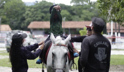 ‘Mudou a vida do meu filho’, diz mãe sobre núcleo de equoterapia no AM