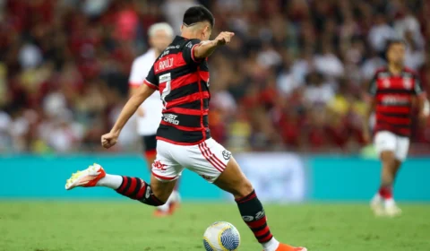 Brasileirão: Flamengo vence o São Paulo e assume a liderança