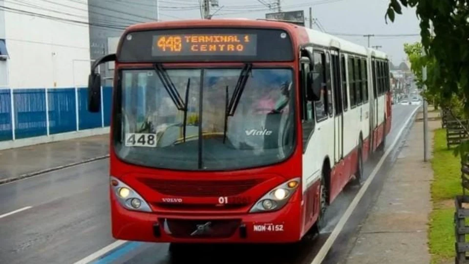 Ônibus 640 e 448 registram cinco assaltos em 8h em Manaus
