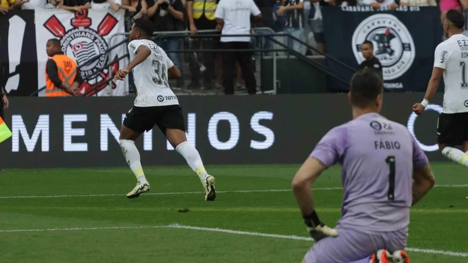 Brasileirão: Corinthians goleia o Fluminense na Neo Química Arena