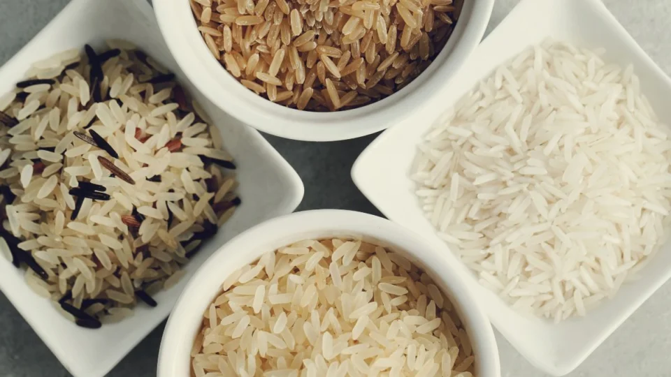 Arroz branco, integral ou parboilizado: qual é o mais saudável?