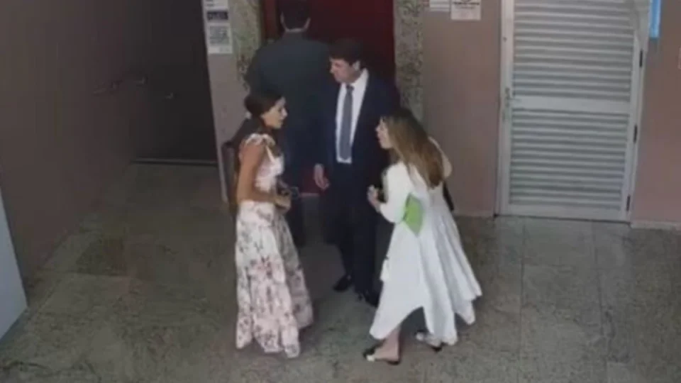 VÍDEO: ex e atual de senador do PL saem no tapa em shopping; assista