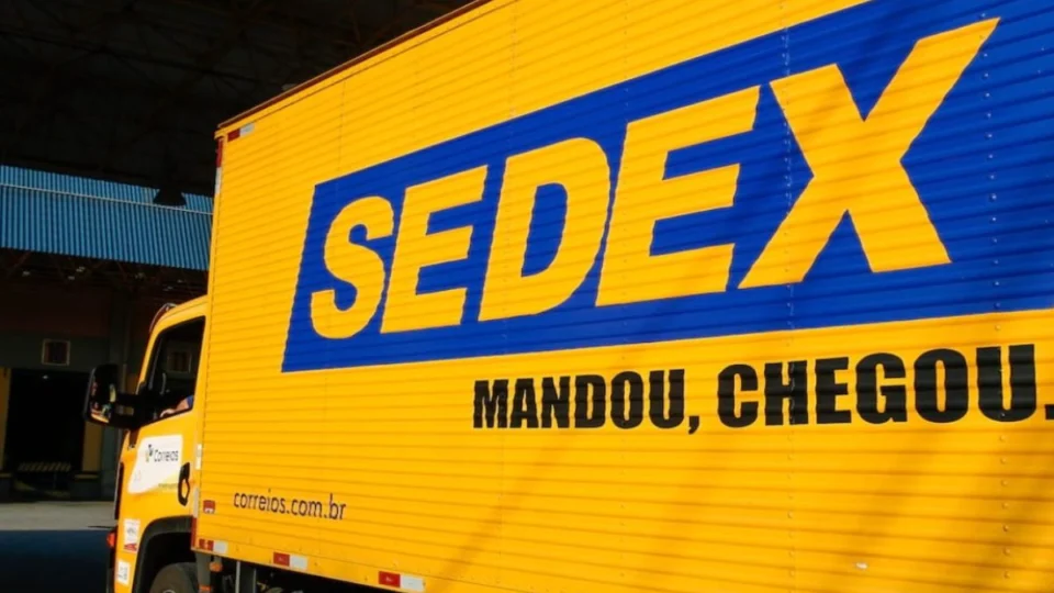 Caminhão e guincho batem de frente e acidente deixa um morto e dois feridos em SE