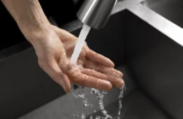 Após apagão de energia no domingo (14), bairros de Manaus ficam sem água