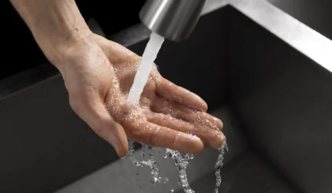 Após apagão de energia no domingo (14), bairros de Manaus ficam sem água