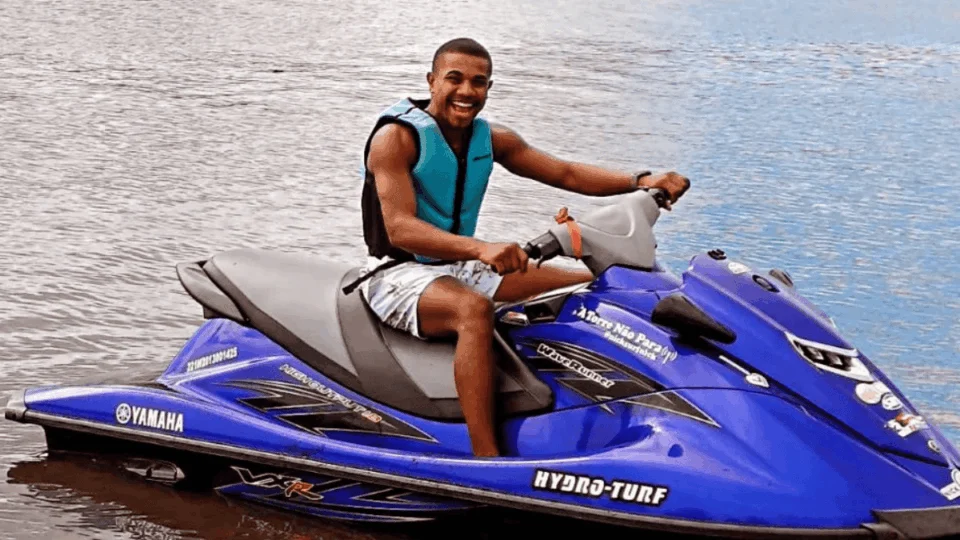 Davi Brito está hospedado em casa na cidade de Manaus? Confira