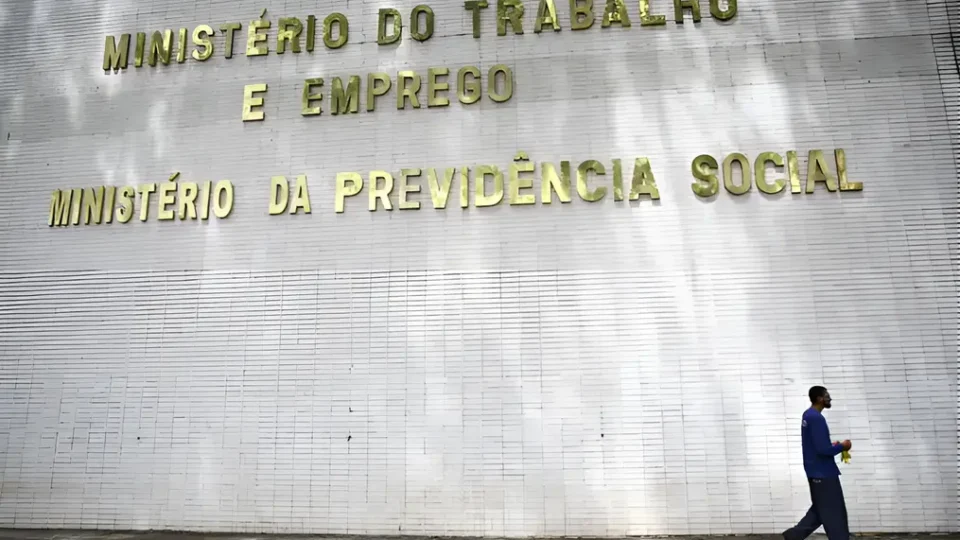 MTE anuncia campanha contra acidentes de trabalho causados por máquinas