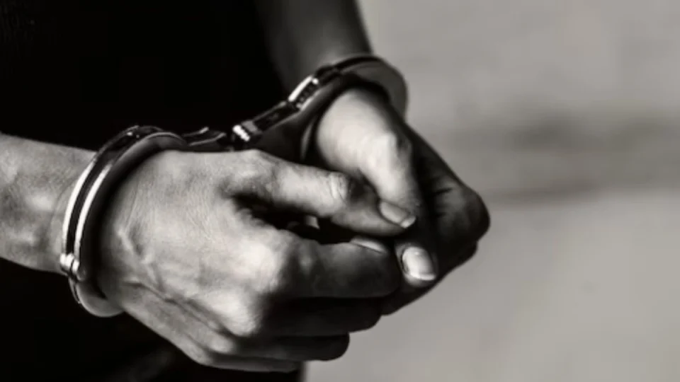 VÍDEO: ladrão é preso após roubar e atirar na vítima em Manaus; assista