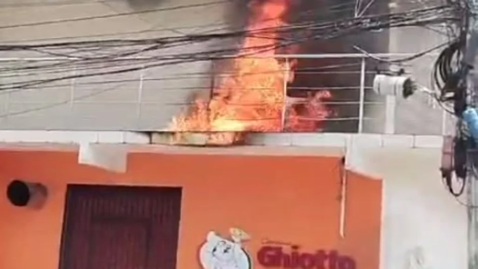 VÍDEO: ar-condicionado provoca incêndio em pizzaria de Manaus