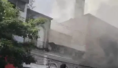 Restaurante em Manaus pega fogo e vídeo mostra desespero de lojistas