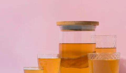 Kombucha pode ajudar a reduzir gordura? Veja benefícios da bebida