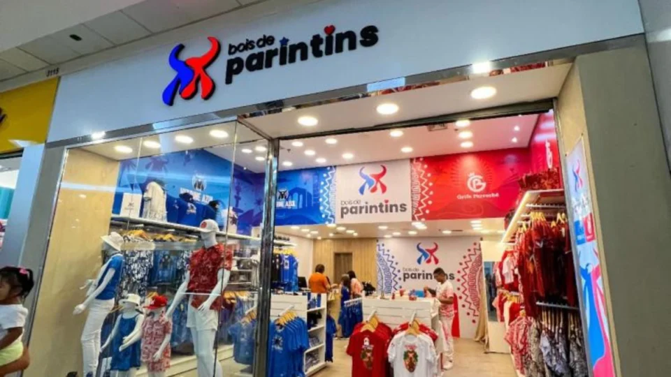 Shopping de Manaus abre loja com itens especiais dos bois Caprichoso e Garantido