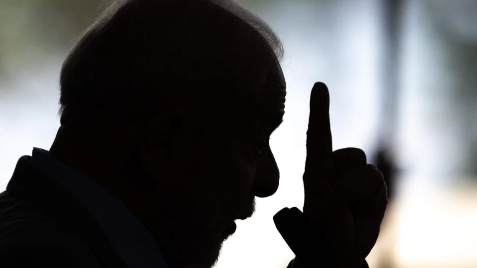 TSE multa Lula em R$ 250 mil 