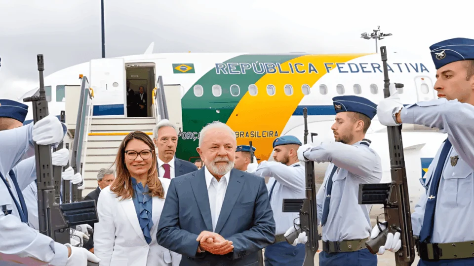 Deputado pede lista de presentes recebidos por Lula em viagens