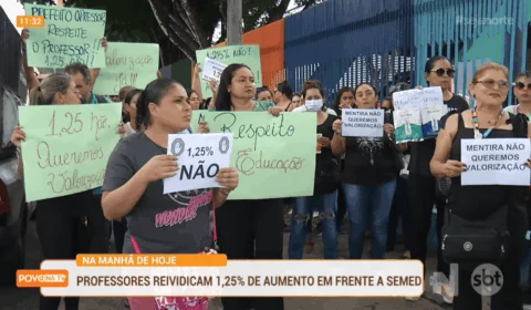 Professores de Manaus protestam contra aumento de R$ 30 no salário