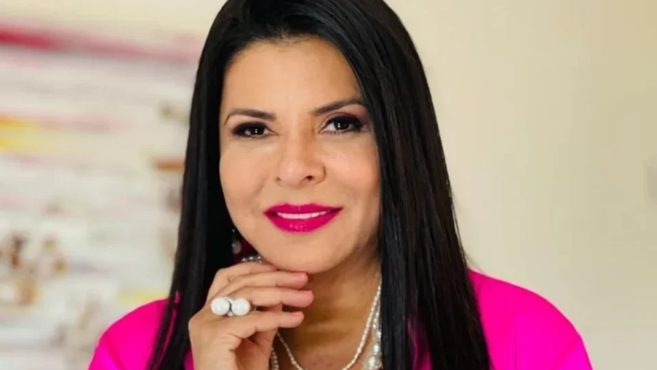 Mara Maravilha mostra rosto do filho pela primeira vez; veja foto