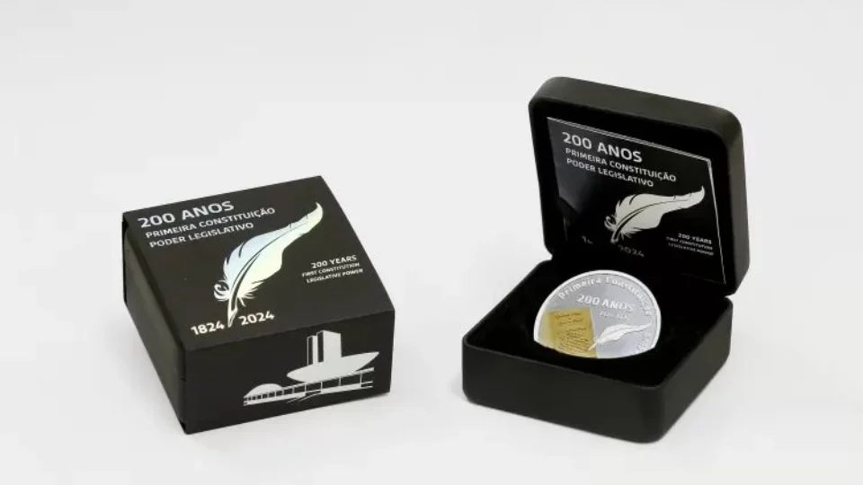Moeda comemorativa aos 200 anos da 1ª Constituição do Brasil custará R$ 440