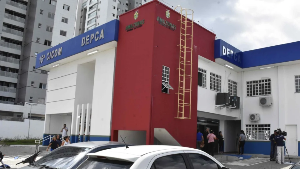 Pai e madrasta são indiciadas por torturar bebê de 1 ano em Manaus