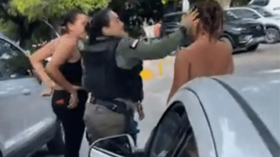 VÍDEO: mulher leva surra de PM após quebrar o braço da filha em PE
