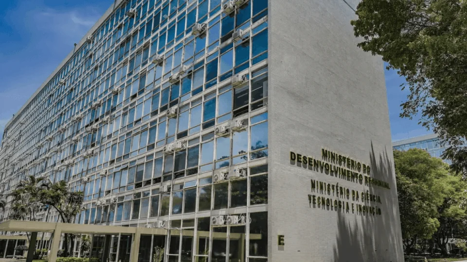 Servidores públicos se reúnem com Ministério para negociação salarial