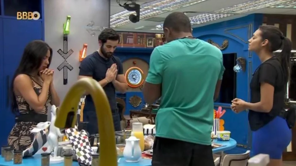 VÍDEO: ‘abençoe o presidente’, pede Davi em oração no BBB 24