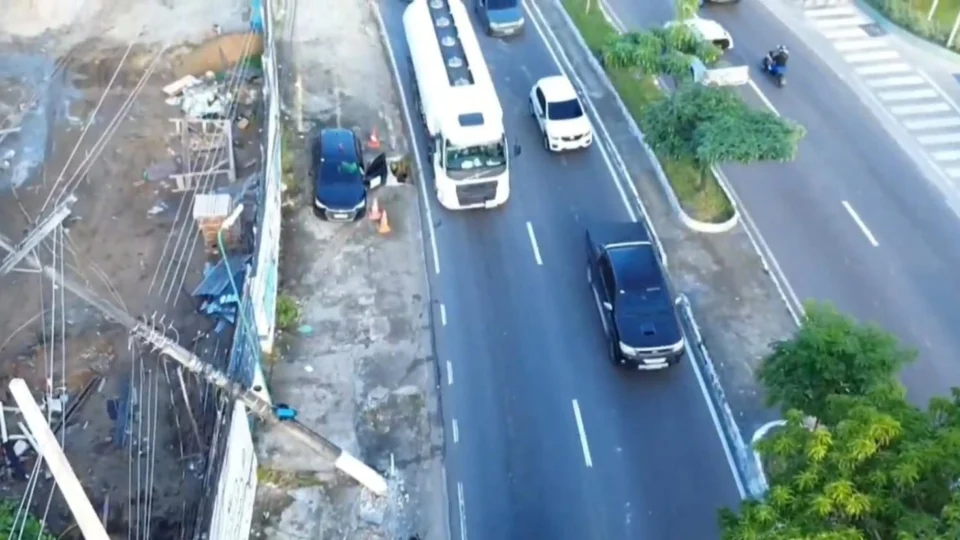 VÍDEO: motorista ‘dorme ao volante’ e atinge poste em av. de Manaus