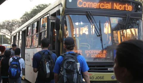 PIX ou Cartão: 134 ônibus do DF terão novas formas de pagamento